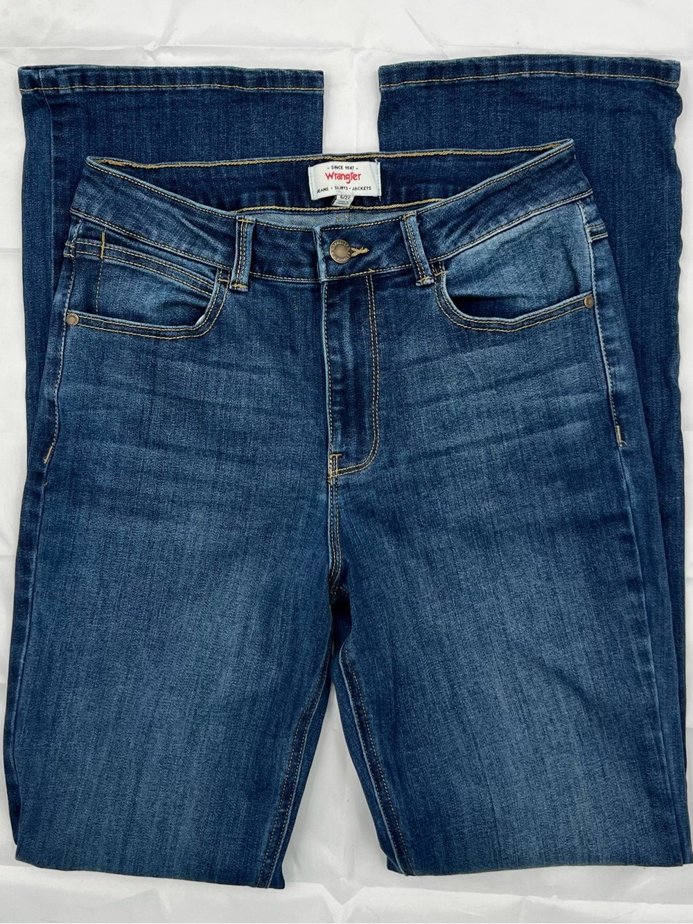 J023 Wrangler Women's Classic Mid Blue Jeans